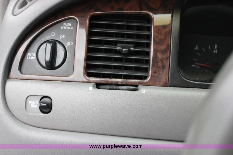 image for item I1747 1998 Lincoln Town Car limousine