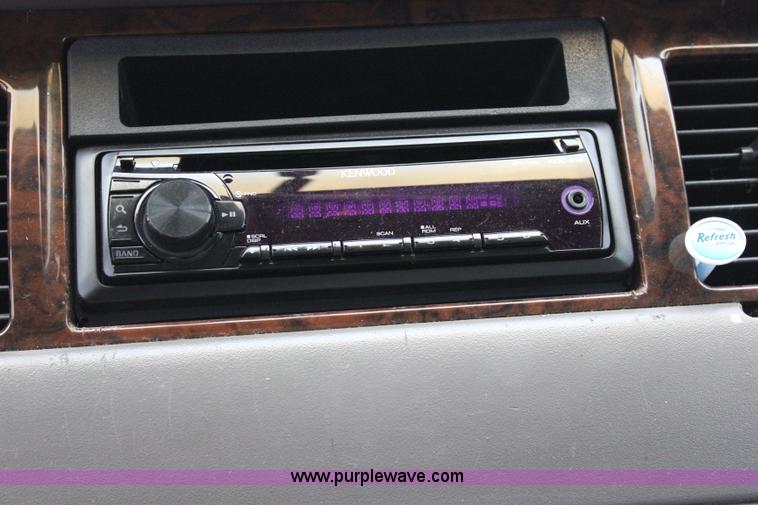 image for item I1747 1998 Lincoln Town Car limousine