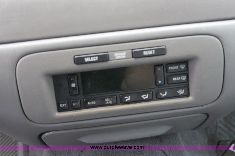 image for item I1747 1998 Lincoln Town Car limousine