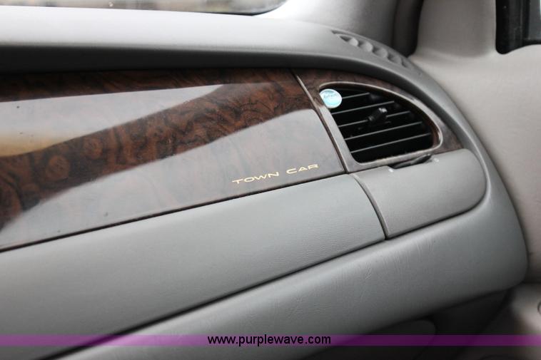 image for item I1747 1998 Lincoln Town Car limousine