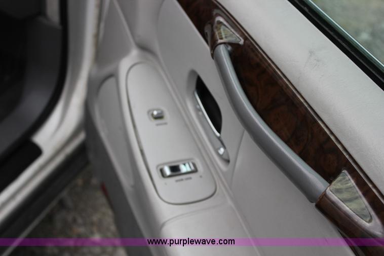 image for item I1747 1998 Lincoln Town Car limousine