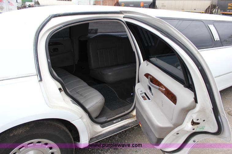 image for item I1747 1998 Lincoln Town Car limousine