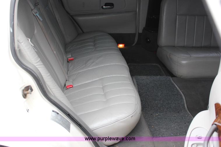 image for item I1747 1998 Lincoln Town Car limousine