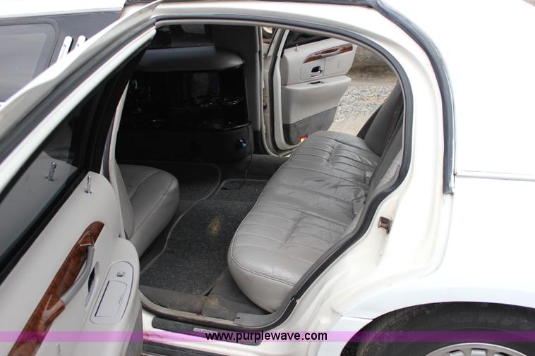 image for item I1747 1998 Lincoln Town Car limousine