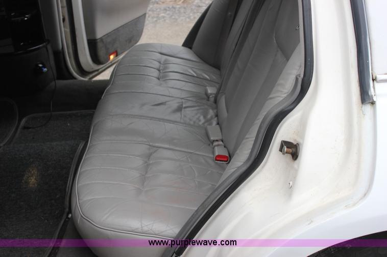 image for item I1747 1998 Lincoln Town Car limousine