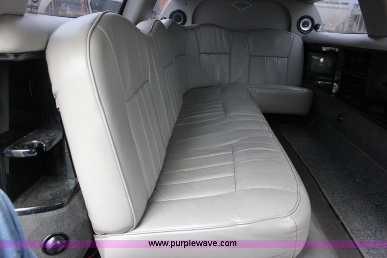 image for item I1747 1998 Lincoln Town Car limousine