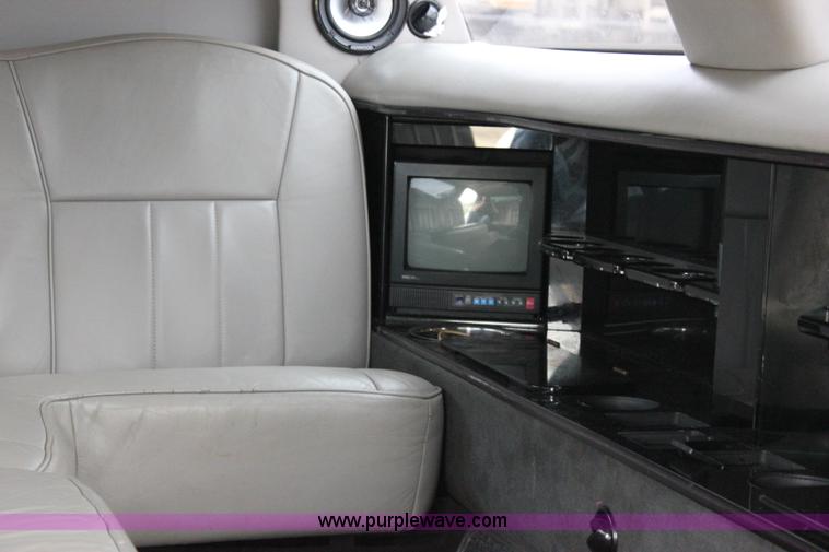 image for item I1747 1998 Lincoln Town Car limousine