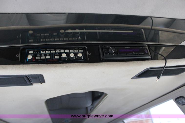 image for item I1747 1998 Lincoln Town Car limousine