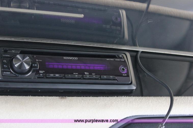 image for item I1747 1998 Lincoln Town Car limousine