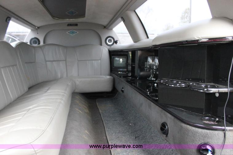 image for item I1747 1998 Lincoln Town Car limousine