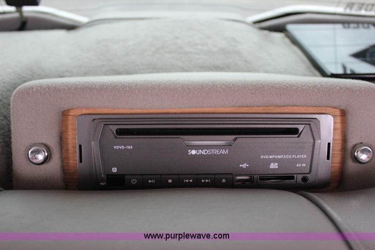 image for item I1747 1998 Lincoln Town Car limousine