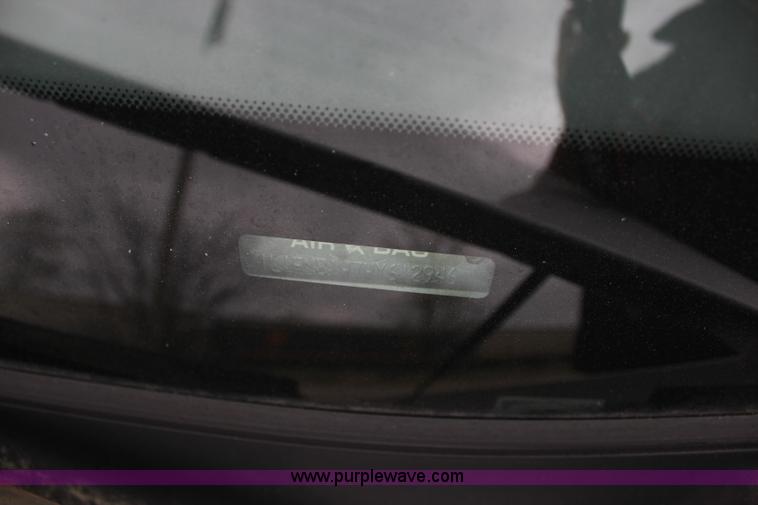 image for item I1747 1998 Lincoln Town Car limousine