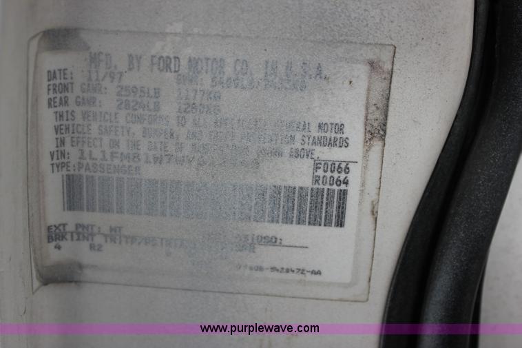 image for item I1747 1998 Lincoln Town Car limousine