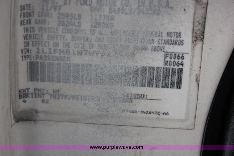 image for item I1747 1998 Lincoln Town Car limousine