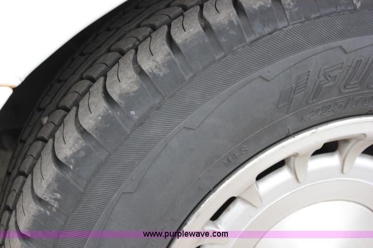 image for item I1747 1998 Lincoln Town Car limousine