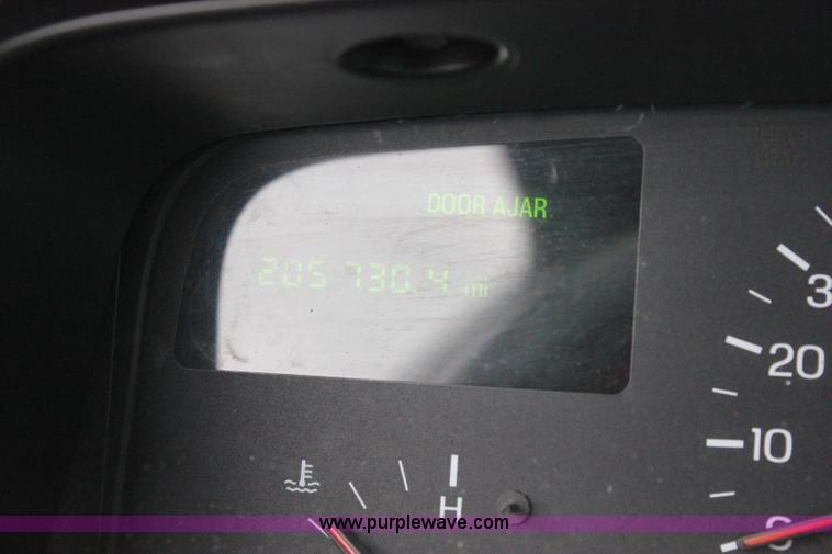 image for item I1747 1998 Lincoln Town Car limousine