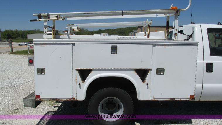 image for item I3018 2000 Ford F350 Super Duty XL utility truck