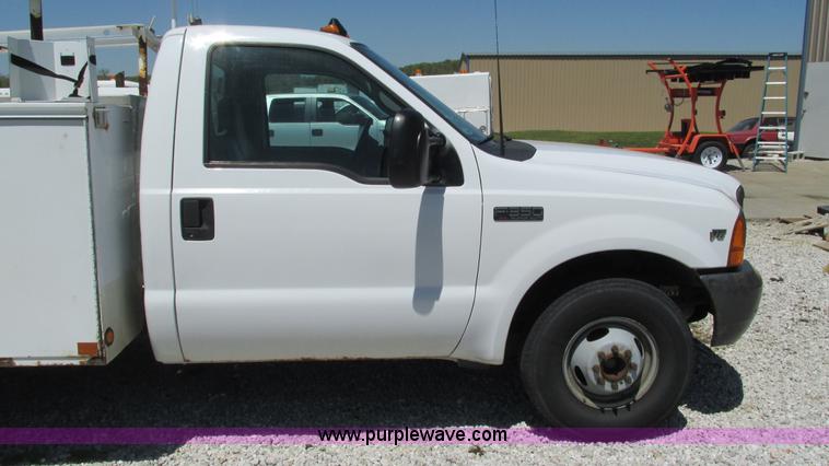 image for item I3018 2000 Ford F350 Super Duty XL utility truck