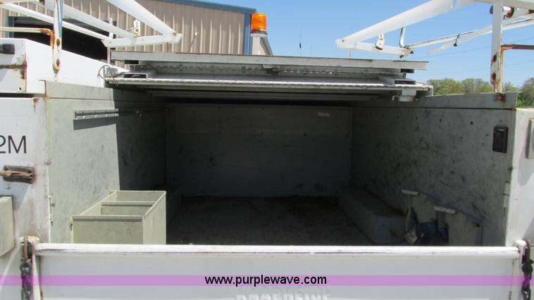 image for item I3018 2000 Ford F350 Super Duty XL utility truck