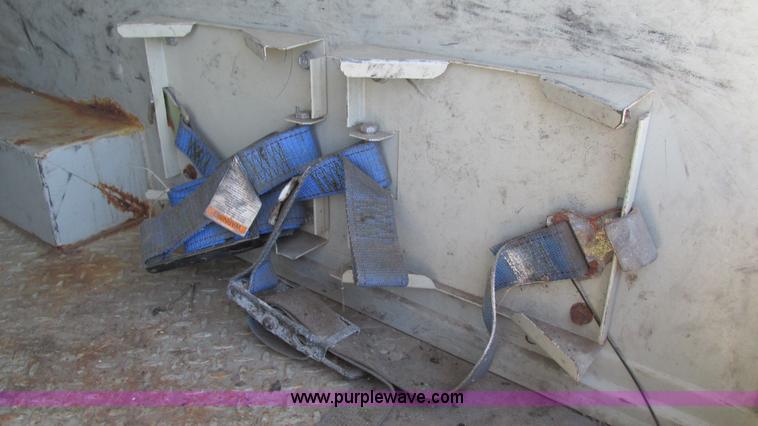 image for item I3018 2000 Ford F350 Super Duty XL utility truck