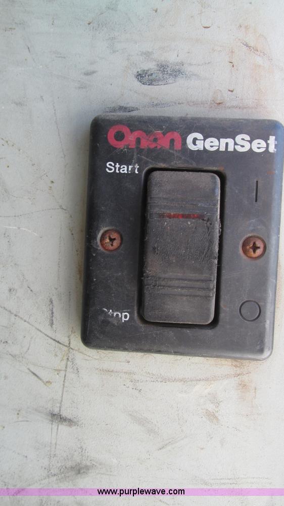 image for item I3018 2000 Ford F350 Super Duty XL utility truck