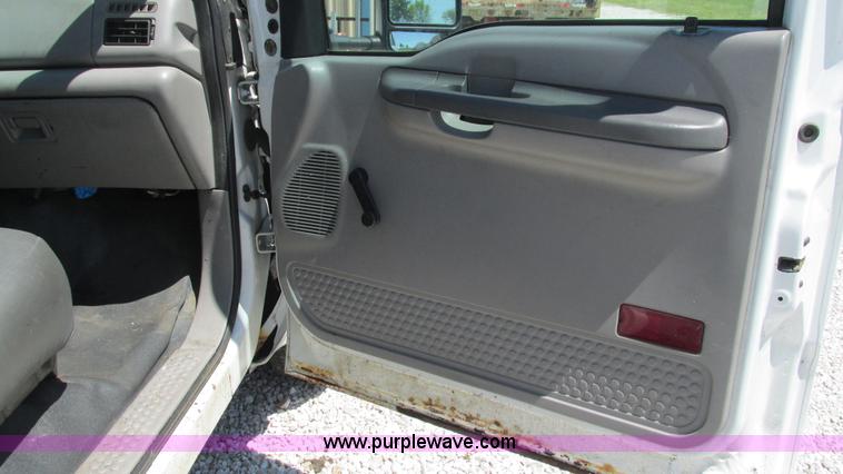 image for item I3018 2000 Ford F350 Super Duty XL utility truck