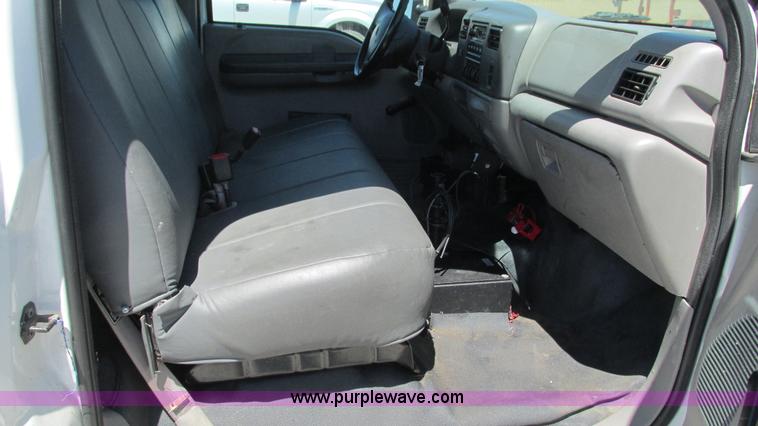 image for item I3018 2000 Ford F350 Super Duty XL utility truck