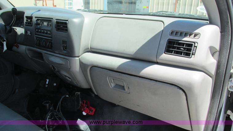 image for item I3018 2000 Ford F350 Super Duty XL utility truck