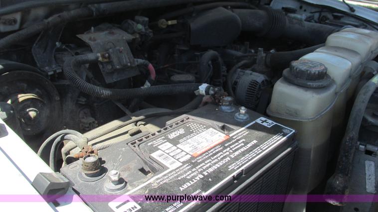 image for item I3018 2000 Ford F350 Super Duty XL utility truck