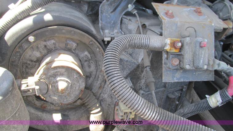 image for item I3018 2000 Ford F350 Super Duty XL utility truck