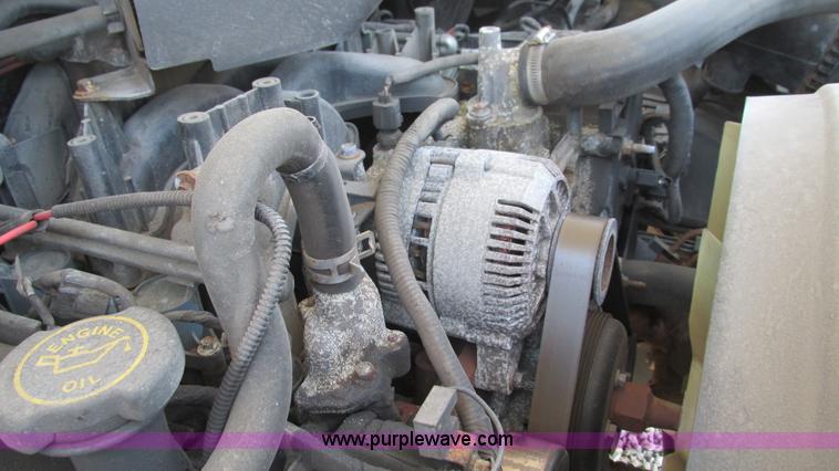 image for item I3018 2000 Ford F350 Super Duty XL utility truck