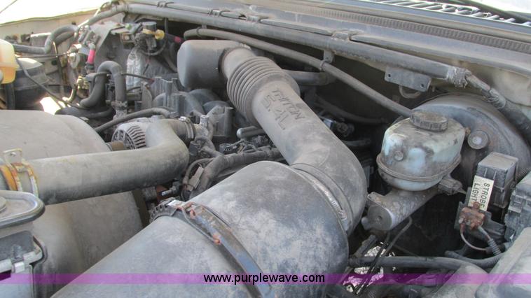 image for item I3018 2000 Ford F350 Super Duty XL utility truck