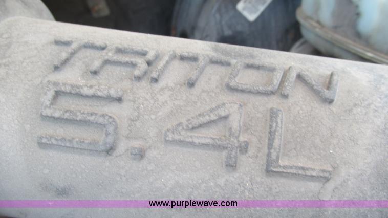 image for item I3018 2000 Ford F350 Super Duty XL utility truck