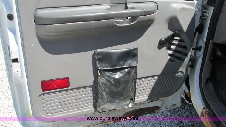 image for item I3018 2000 Ford F350 Super Duty XL utility truck