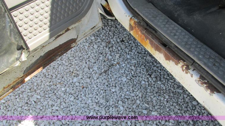 image for item I3018 2000 Ford F350 Super Duty XL utility truck