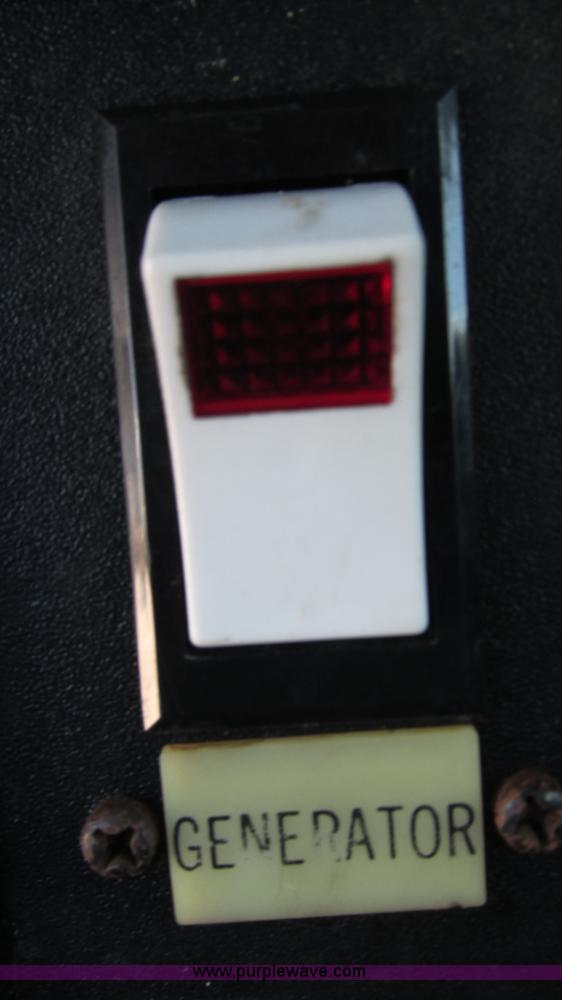 image for item I3018 2000 Ford F350 Super Duty XL utility truck