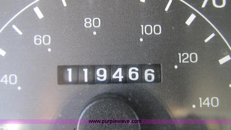 image for item I3018 2000 Ford F350 Super Duty XL utility truck