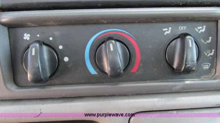 image for item I3018 2000 Ford F350 Super Duty XL utility truck