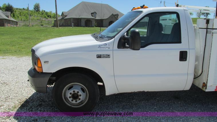 image for item I3018 2000 Ford F350 Super Duty XL utility truck