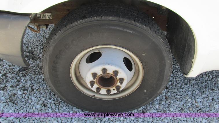 image for item I3018 2000 Ford F350 Super Duty XL utility truck