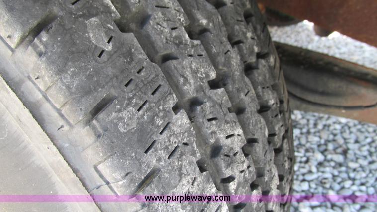 image for item I3018 2000 Ford F350 Super Duty XL utility truck