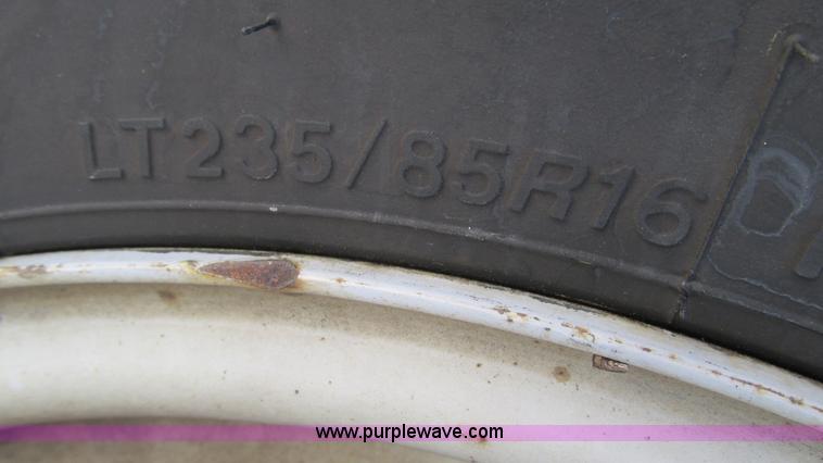 image for item I3018 2000 Ford F350 Super Duty XL utility truck