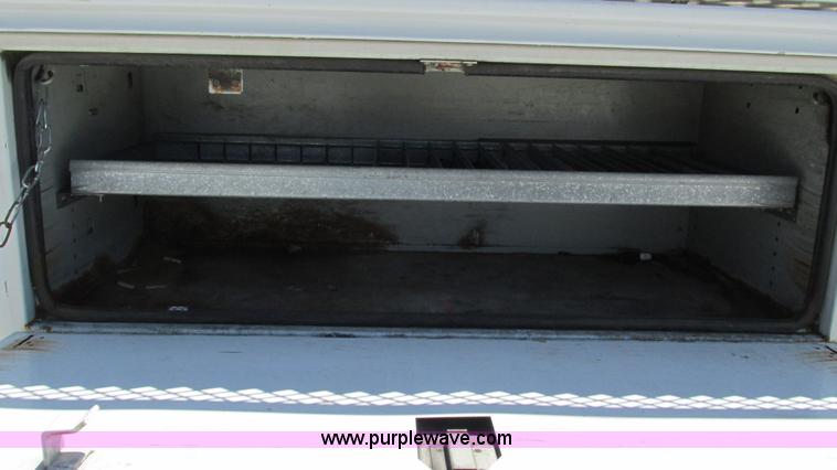 image for item I3018 2000 Ford F350 Super Duty XL utility truck