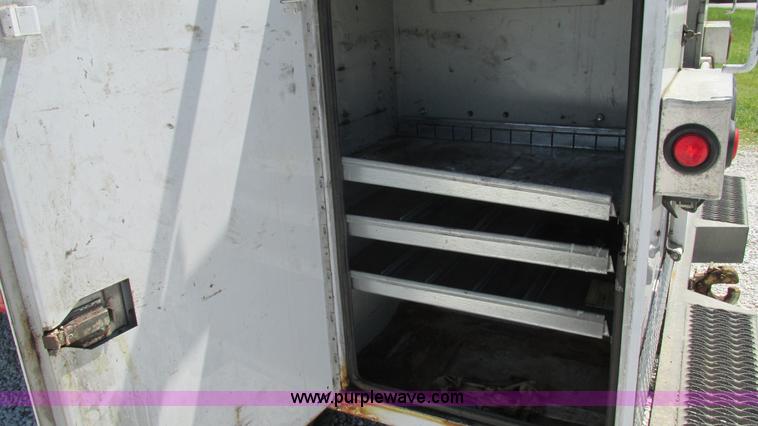 image for item I3018 2000 Ford F350 Super Duty XL utility truck