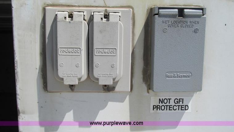 image for item I3018 2000 Ford F350 Super Duty XL utility truck