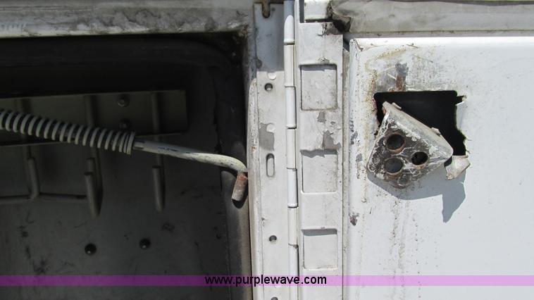 image for item I3018 2000 Ford F350 Super Duty XL utility truck