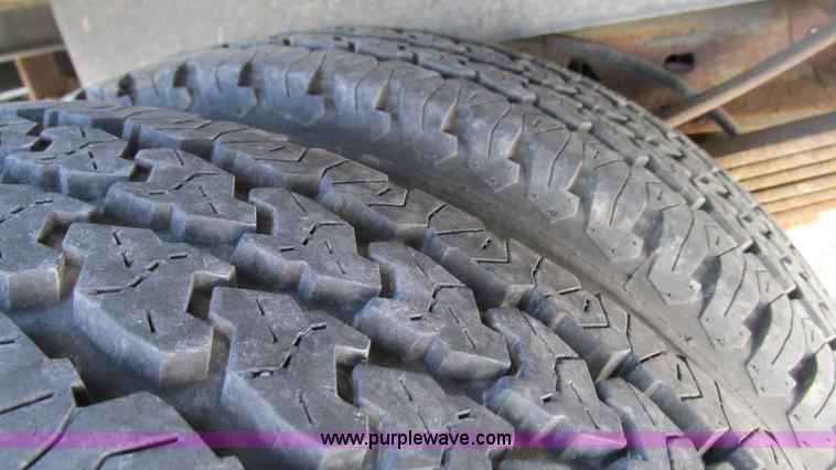 image for item I3018 2000 Ford F350 Super Duty XL utility truck