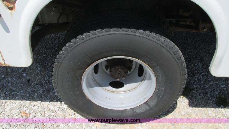 image for item I3018 2000 Ford F350 Super Duty XL utility truck