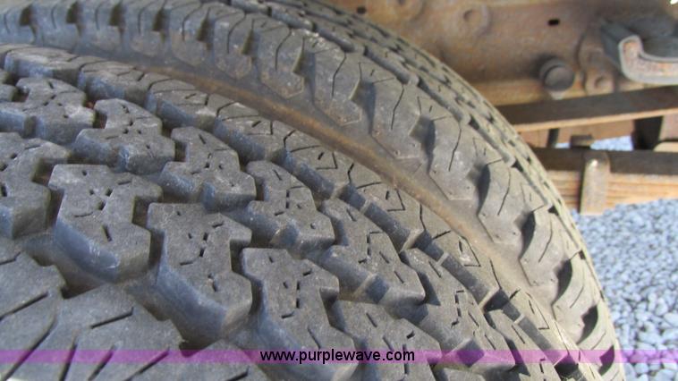 image for item I3018 2000 Ford F350 Super Duty XL utility truck