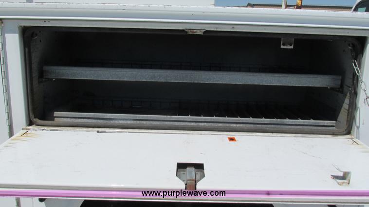 image for item I3018 2000 Ford F350 Super Duty XL utility truck